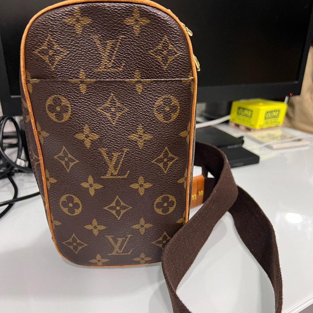 Authentic LOUIS VUITTON Pochette Gange Monogram Crossbody Shoulder Bag